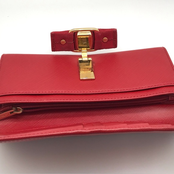 Salvatore Ferragamo Red Leather Vara Bow Closure Wallet  EUC - Picture 7 of 16